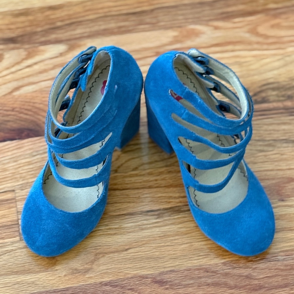 B.P. Blue suede high heels, size 4